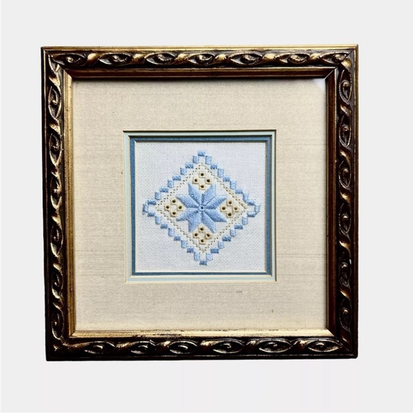 Hardanger Framed Doily Estate Handmade BlueWhite Norway Embroidery Gold Art Wall - Picture 8 of 10